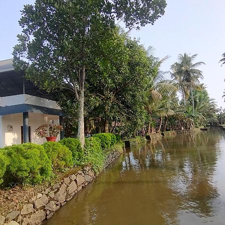 Valentine'S Rice Bowl Home Stay Alappuzha Exteriér fotografie